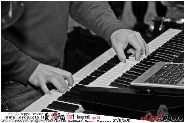 089Bart_Cafe_Sunday_Live_LovePhoto-27112011.jpg
