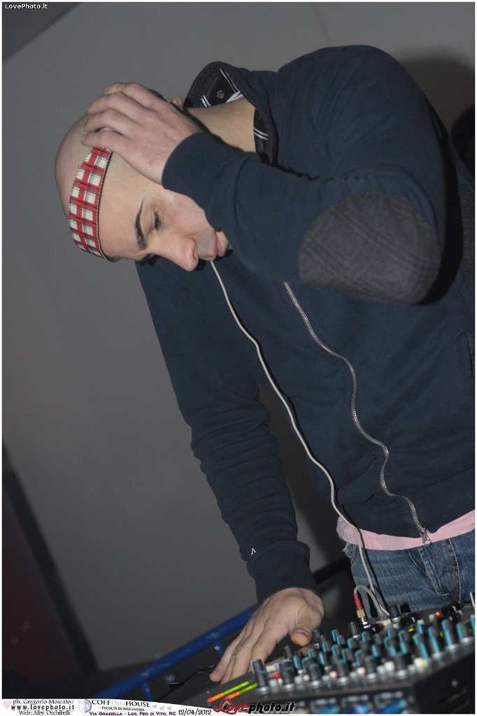 129CoffingHouse_Facolta_Ingegneria_LiveMusic_Party_LovePhoto_12042012.jpg - (C) 2012  Gregorio Moscato   www.lovephoto.it  Tutti i diritti  riservati