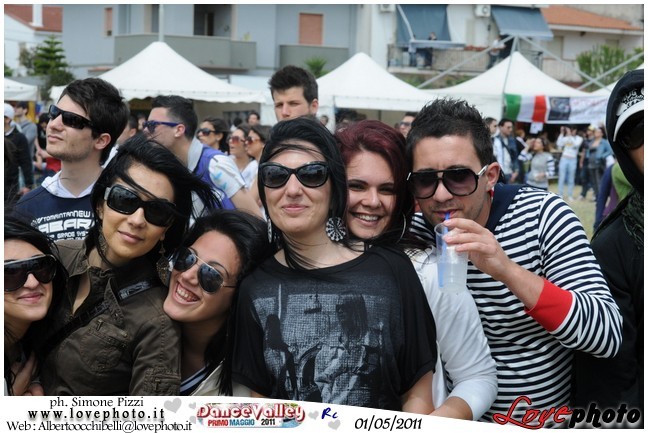 203DanceValley_LovePhoto-01052011.jpg