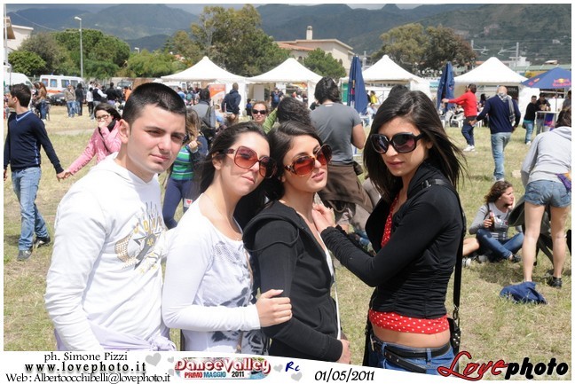 215DanceValley_LovePhoto-01052011.jpg