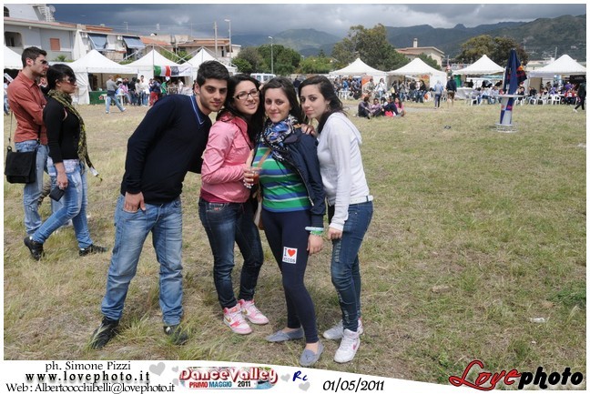 216DanceValley_LovePhoto-01052011.jpg