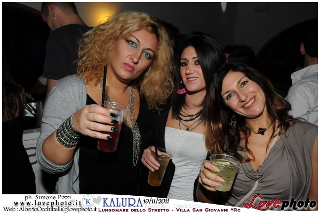 109Kalura_Swimming_Pool_Party_LovePhoto_19112011.jpg