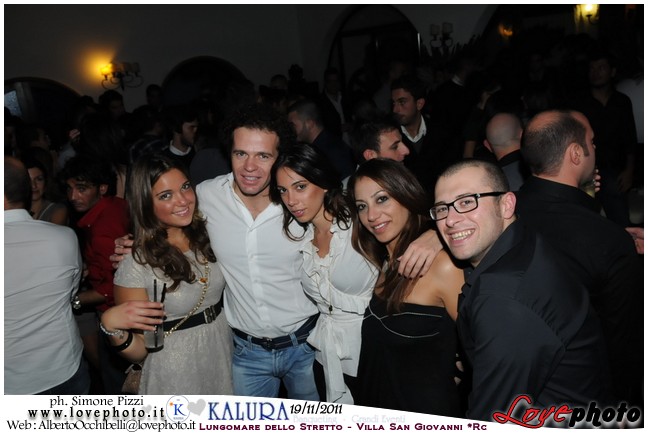 208Kalura_Swimming_Pool_Party_LovePhoto_19112011.jpg