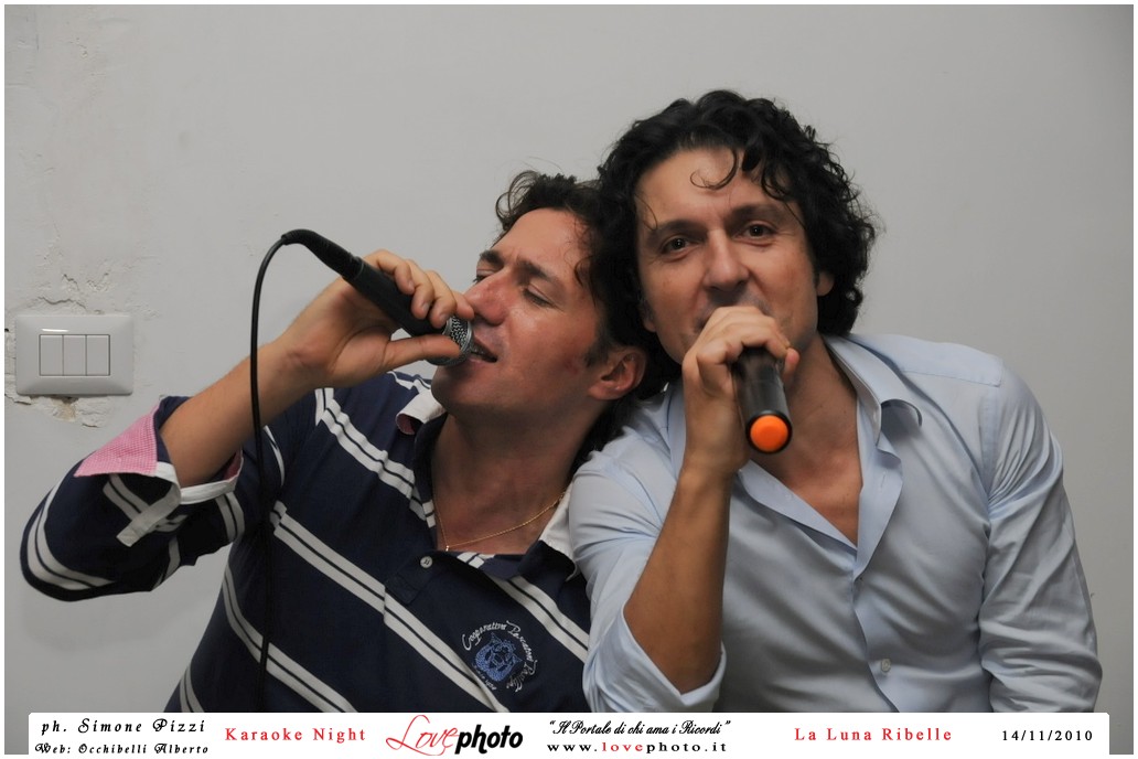 054LovePhoto_La_Luna_Ribelle-14112010-KaraokeNight.jpg