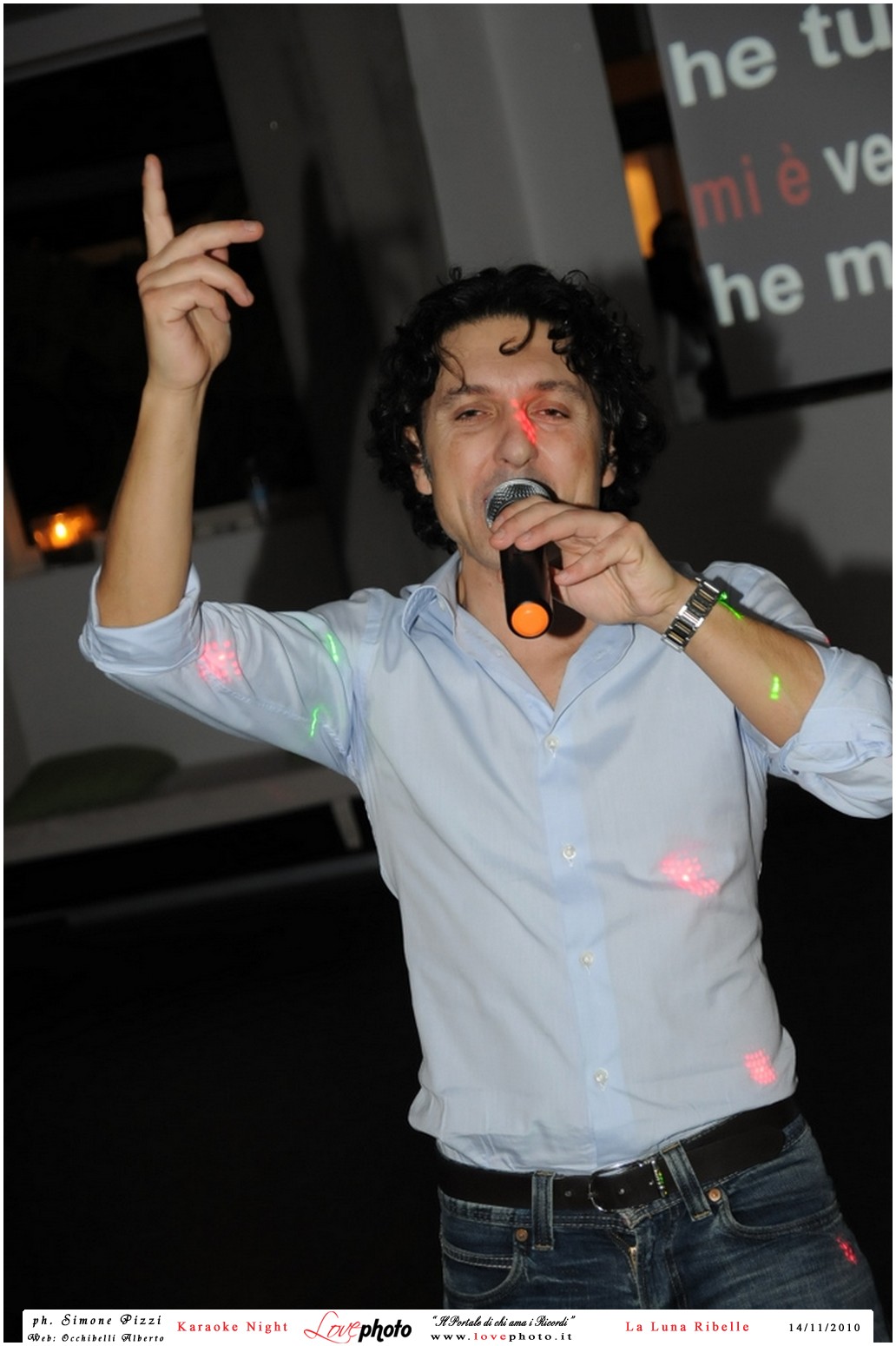 131LovePhoto_La_Luna_Ribelle-14112010-KaraokeNight.jpg
